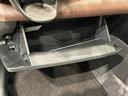 助手席前のグローブBOX等々すぐに出してしまえる便利な収納スペースが備わっています♪