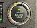 エンジン始動はプッシュスタートで楽々♪電子カードキーを携帯していれば、ブレーキを踏みながらボタンを押すだけで、エンジンの始動がスマートに行えます♪