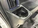 助手席側にも掘り込み式カップホルダー