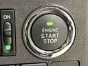 エンジン始動はプッシュスタートで楽々♪電子カードキーを携帯していれば、ブレーキを踏みながらボタンを押すだけで、エンジンの始動がスマートに行えます♪