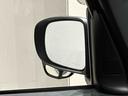 サイドアンダーミラー目視やバックミラーでも解消できない助手席側直近側方の視覚を解消する補助ミラーが付いています♪