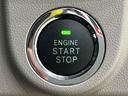 エンジン始動はプッシュスタートで楽々♪電子カードキーを携帯していれば、ブレーキを踏みながらボタンを押すだけで、エンジンの始動がスマートに行えます♪