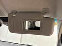 運転席、助手席共にサンバイザー＆バニティミラー、運転席側にはチケットフォルダー付いてます☆