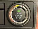 エンジン始動はプッシュスタートで楽々♪電子カードキーを携帯していれば、ブレーキを踏みながらボタンを押すだけで、エンジンの始動がスマートに行えます♪