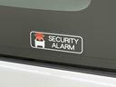 不正にドアを開けると室内ブザーが鳴り、外部にクラクションで異常をお知らせするセキュリティアラーム