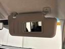 運転席、助手席共にサンバイザー＆バニティミラー、運転席側にはチケットフォルダー付いてます☆
