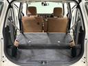 後席シートの背もたれを倒すと大きな荷物も積みこむ事が可能です。