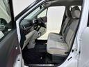 フロントは質感の高いスエード調フルファブリックベンチシート。座面も広く、シート厚さもあり、座り心地が良く、使い勝手がいいですよ！