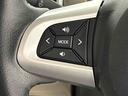 ナビゲーションやオーディオなどの操作がハンドルの手元でできるステアリングスイッチが付いてます