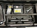 ラゲージの下にはジャッキや応急パンク修理セットが備わっています