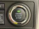 電子カードキーを携帯していれば、ボタンを押すだけでエンジンの始動がスマートに行えます。