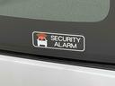 不正にドアを開けると室内ブザーが鳴り、外部にクラクションで異常をお知らせするセキュリティアラーム