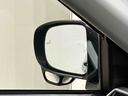 サイドアンダーミラー目視やバックミラーでも解消できない助手席側直近側方の視覚を解消する補助ミラーが付いています♪