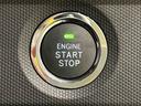 電子カードキーを携帯していれば、ボタンを押すだけでエンジンの始動がスマートに行えます。