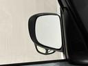 サイドアンダーミラー目視やバックミラーでも解消できない助手席側直近側方の視覚を解消する補助ミラーが付いています♪