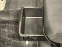 靴などが収納できる便利な助手席シートアンダートレイが付いてます
