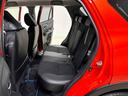 2段階リクライニング付きリヤシート。後部座席のレッグスペースも充分、足が組めるほどです♪