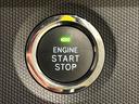 電子カードキーを携帯していれば、ボタンを押すだけでエンジンの始動がスマートに行えます。
