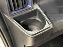 助手席側にも掘り込み式カップホルダー