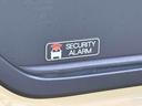 不正にドアを開けると室内ブザーが鳴り、外部にクラクションで異常をお知らせするセキュリティアラーム