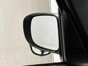 サイドアンダーミラー目視やバックミラーでも解消できない助手席側直近側方の視覚を解消する補助ミラーが付いています♪
