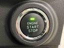 電子カードキーを携帯していれば、ボタンを押すだけでエンジンの始動がスマートに行えます。