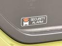 不正にドアを開けると室内ブザーが鳴り、外部にクラクションで異常をお知らせするセキュリティアラーム