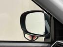 サイドアンダーミラー目視やバックミラーでも解消できない助手席側直近側方の視覚を解消する補助ミラーが付いています♪
