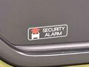 不正にドアを開けると室内ブザーが鳴り、外部にクラクションで異常をお知らせするセキュリティアラーム