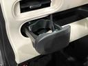 ワンプッシュ式オートオープンカップホルダーが助手席側にも付いてます。
