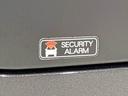 不正にドアを開けると室内ブザーが鳴り、外部にクラクションで異常をお知らせするセキュリティアラーム