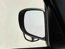 サイドアンダーミラー目視やバックミラーでも解消できない助手席側直近側方の視覚を解消する補助ミラーが付いています♪