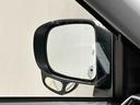 サイドアンダーミラー目視やバックミラーでも解消できない助手席側直近側方の視覚を解消する補助ミラーが付いています♪