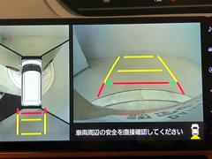 駐車場や狭い路地などでも障害物が確認しやすく、真上からの目線でクルマの周囲が確認できて安心♪ 6