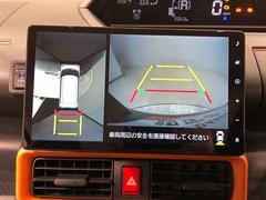 駐車場や狭い路地などでも障害物が確認しやすく、真上からの目線でクルマの周囲が確認できて安心♪ 5