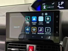 メーカーオプションの９インチディスプレイオーディオ装備でＡｐｐｌｅ　ＣａｒＰｌａｙやＡｎｄｏｒｏｉｄｏ　Ａｕｔｏに対応！フルセグテレビ、ラジオ、ＢｌｕｅｔｏｏｔｈＲ接続対応 6