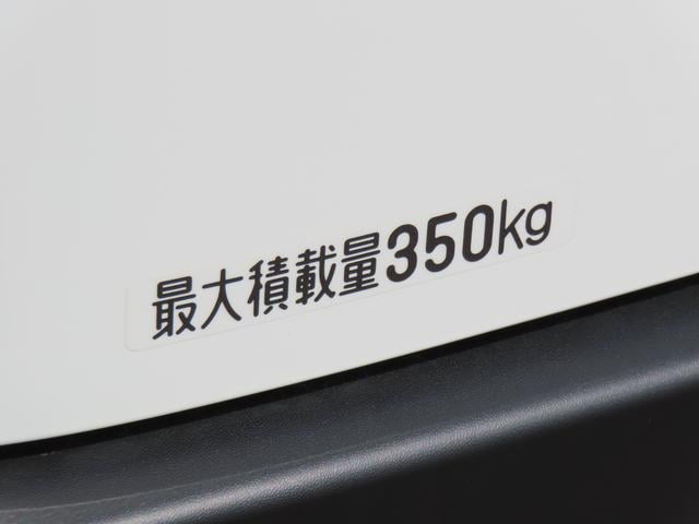 ハイゼットカーゴ ＤＸ　４ＷＤ　６６０ｃｃ　５速マニュアル　衝突被害軽減ブレーキ　横滑り防止装置　ＡＢＳ　アイドリングストップ　両側スライドドア　マニュアルエアコン　パワーステアリング　前席パワーウィンドウ　届出済未使用車（25枚目）