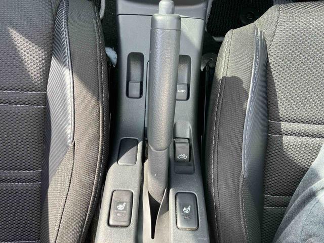 コペン ローブ　２ＷＤ　ＣＶＴ　６６０ｃｃ　ターボ　電動開閉ルーフ　純正アルミホイール　ＥＴＣ車載器　オートエアコン　シートヒーター　アイドリングストップ　プッシュボタンスタート　横滑り防止装置　ＡＢＳ（63枚目）