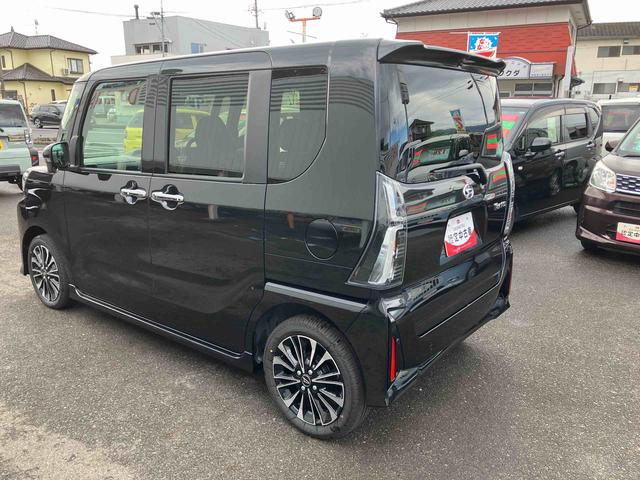 タント カスタムＲＳリミテッド　ターボ　２ＷＤ　ＣＶＴ　６６０ｃｃ　ターボ　両側電動スライドドア　衝突被害軽減ブレーキ　横滑り防止装置　ＡＢＳ　アイドリングストップ　プッシュボタンスタート　クルーズコントロール　届出済未使用車（4枚目）