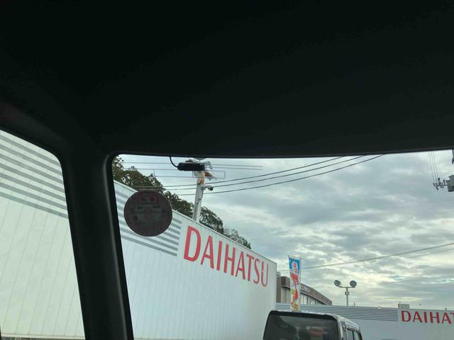 タント カスタムＲＳリミテッド　ターボ　２ＷＤ　ＣＶＴ　６６０ｃｃ　ターボ　両側電動スライドドア　衝突被害軽減ブレーキ　横滑り防止装置　ＡＢＳ　アイドリングストップ　プッシュボタンスタート　クルーズコントロール　届出済未使用車（51枚目）