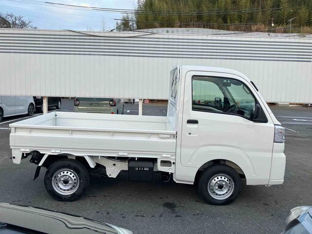 ハイゼットトラック スタンダード　農用スペシャル　４ＷＤ　ＣＶＴ　６６０ｃｃ　衝突被害軽減ブレーキ　横滑り防止装置　ＡＢＳ　アイドリングストップ　マニュアルエアコン　パワーステアリング　運転席・助手席エアバッグ　荷台作業灯　届出済未使用車（7枚目）