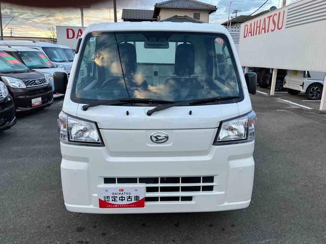 ハイゼットトラック スタンダード　農用スペシャル　４ＷＤ　ＣＶＴ　６６０ｃｃ　衝突被害軽減ブレーキ　横滑り防止装置　ＡＢＳ　アイドリングストップ　マニュアルエアコン　パワーステアリング　運転席・助手席エアバッグ　荷台作業灯　届出済未使用車（10枚目）