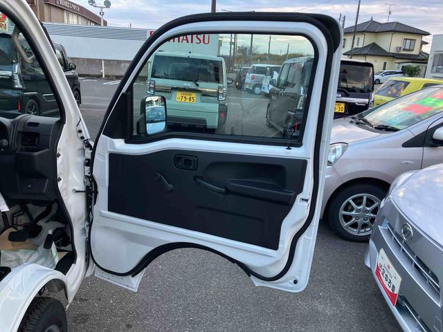 ハイゼットトラック スタンダード　農用スペシャル　４ＷＤ　ＣＶＴ　６６０ｃｃ　衝突被害軽減ブレーキ　横滑り防止装置　ＡＢＳ　アイドリングストップ　マニュアルエアコン　パワーステアリング　運転席・助手席エアバッグ　荷台作業灯　届出済未使用車（20枚目）