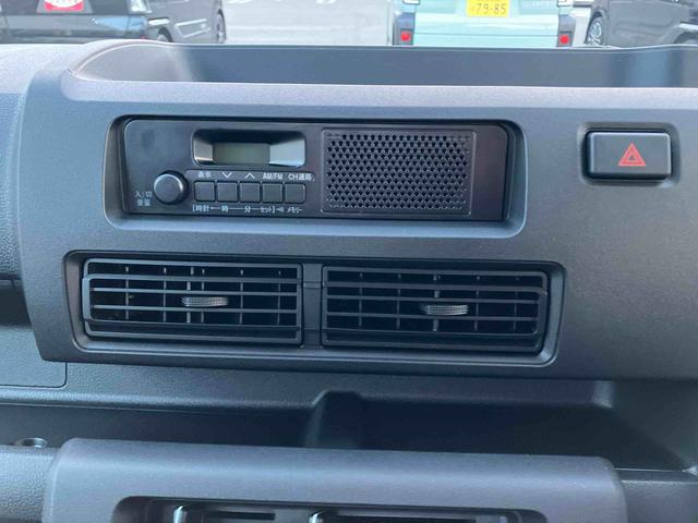 ハイゼットトラック スタンダード　農用スペシャル　４ＷＤ　ＣＶＴ　６６０ｃｃ　衝突被害軽減ブレーキ　横滑り防止装置　ＡＢＳ　アイドリングストップ　マニュアルエアコン　パワーステアリング　運転席・助手席エアバッグ　荷台作業灯　届出済未使用車（28枚目）