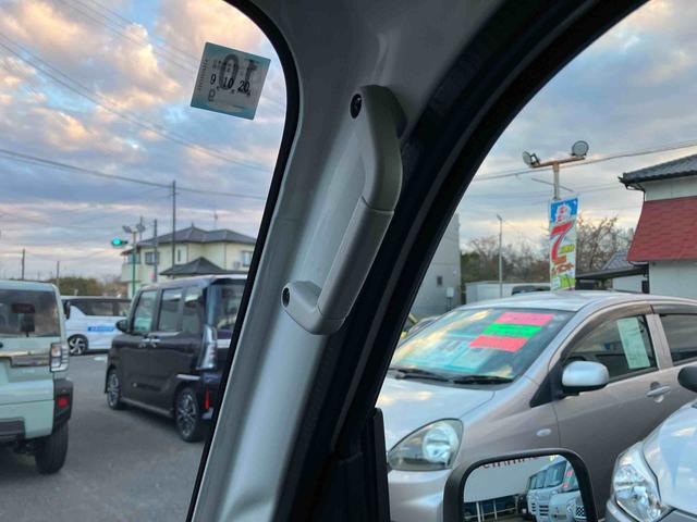 ハイゼットトラック スタンダード　農用スペシャル　４ＷＤ　ＣＶＴ　６６０ｃｃ　衝突被害軽減ブレーキ　横滑り防止装置　ＡＢＳ　アイドリングストップ　マニュアルエアコン　パワーステアリング　運転席・助手席エアバッグ　荷台作業灯　届出済未使用車（32枚目）