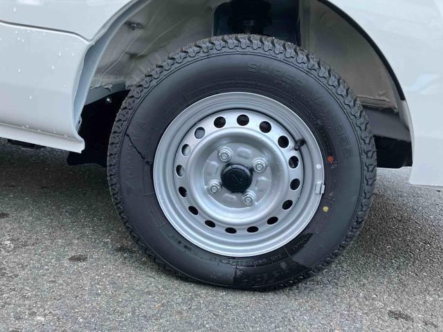 ハイゼットトラック スタンダード　農用スペシャル　４ＷＤ　ＣＶＴ　６６０ｃｃ　衝突被害軽減ブレーキ　横滑り防止装置　ＡＢＳ　アイドリングストップ　マニュアルエアコン　パワーステアリング　運転席・助手席エアバッグ　荷台作業灯　届出済未使用車（63枚目）