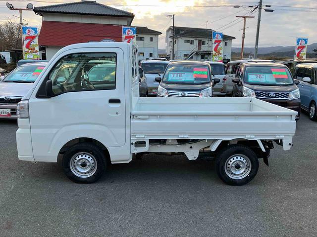 ハイゼットトラック スタンダード　農用スペシャル　４ＷＤ　ＣＶＴ　６６０ｃｃ　衝突被害軽減ブレーキ　横滑り防止装置　ＡＢＳ　アイドリングストップ　マニュアルエアコン　パワーステアリング　運転席・助手席エアバッグ　荷台作業灯　届出済未使用車（76枚目）