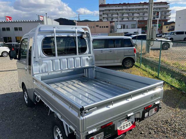 ハイゼットトラック ジャンボエクストラ　４ＷＤ　ＣＶＴ　６６０ｃｃ　衝突被害軽減ブレーキ　横滑り防止装置　ＡＢＳ　アイドリングストップ　プッシュボタンスタート　マニュアルエアコン　パワーステアリング　前席パワーウィンドウ　届出済未使用車（22枚目）