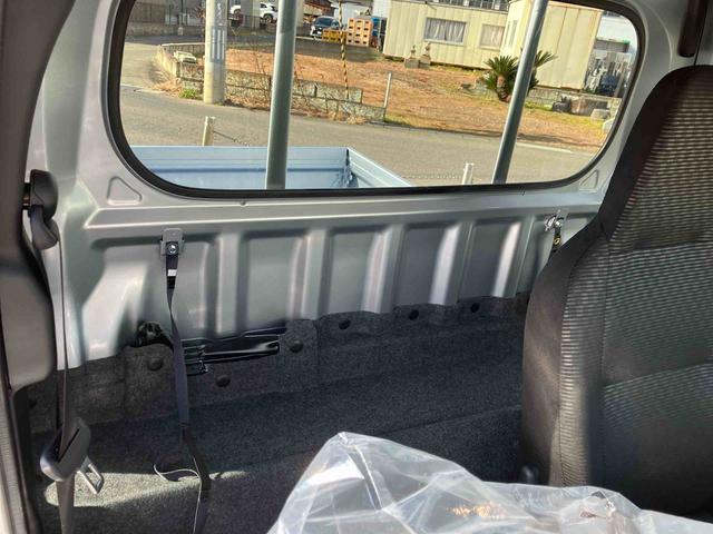 ハイゼットトラック ジャンボエクストラ　４ＷＤ　ＣＶＴ　６６０ｃｃ　衝突被害軽減ブレーキ　横滑り防止装置　ＡＢＳ　アイドリングストップ　プッシュボタンスタート　マニュアルエアコン　パワーステアリング　前席パワーウィンドウ　届出済未使用車（69枚目）