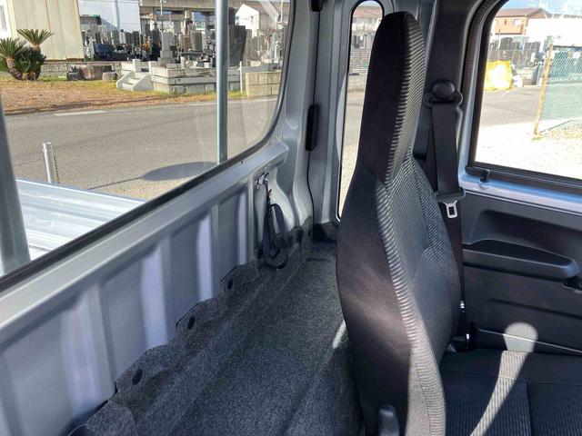 ハイゼットトラック ジャンボエクストラ　４ＷＤ　ＣＶＴ　６６０ｃｃ　衝突被害軽減ブレーキ　横滑り防止装置　ＡＢＳ　アイドリングストップ　プッシュボタンスタート　マニュアルエアコン　パワーステアリング　前席パワーウィンドウ　届出済未使用車（70枚目）